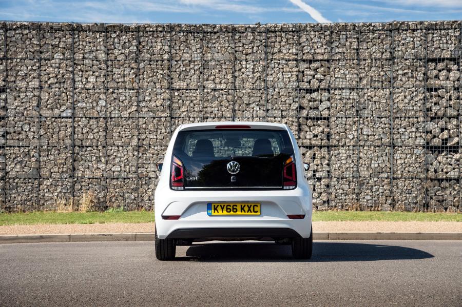  Volkswagen up! beats 5-Door 2016 года  (UK) (фото 18 из 23)